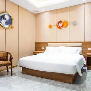 Hotel Me