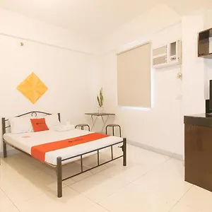 Hotel Reddoorz @ The Vjour Makati