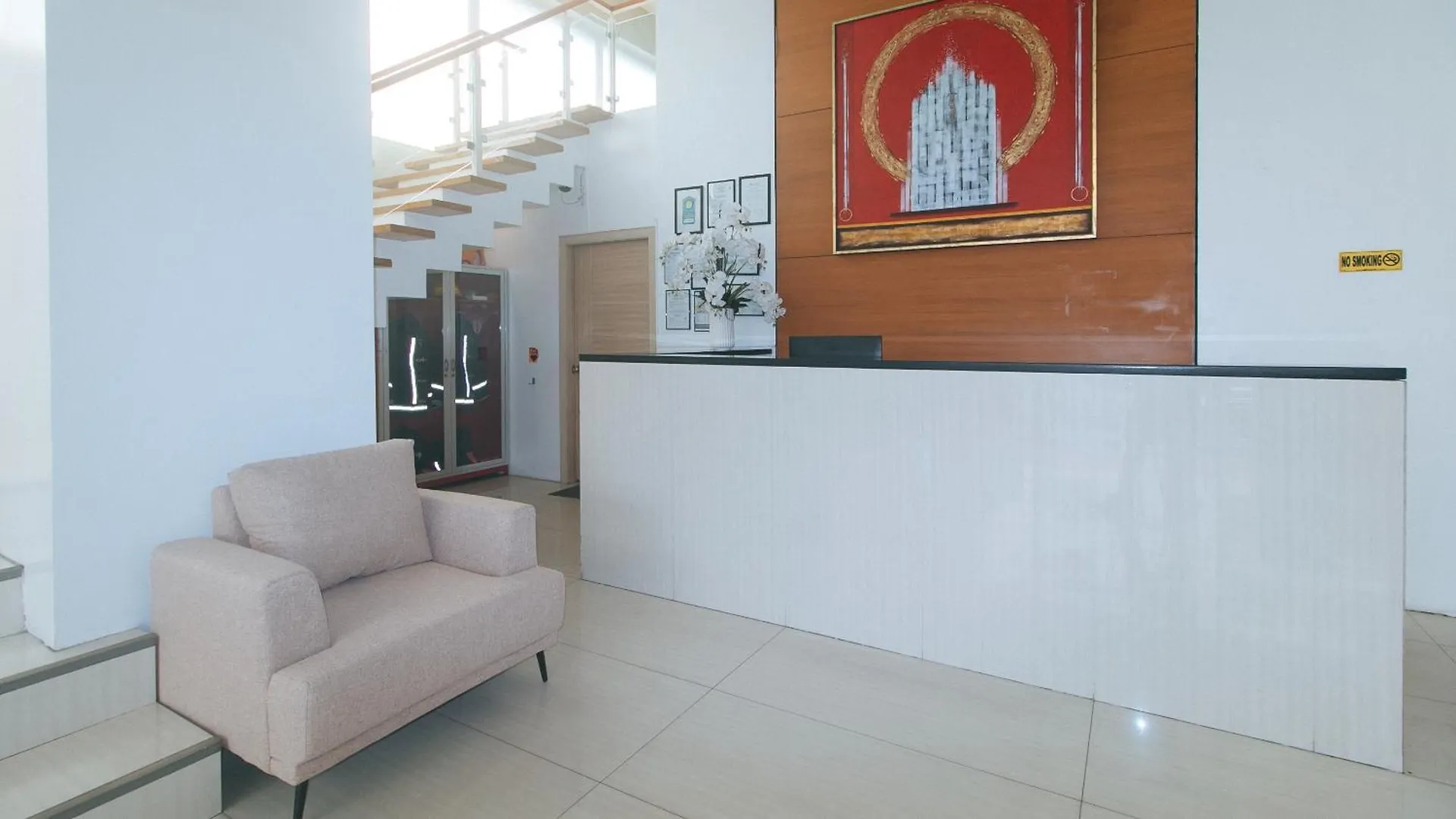Reddoorz At Luxelite Suites Makati Manila 2*,