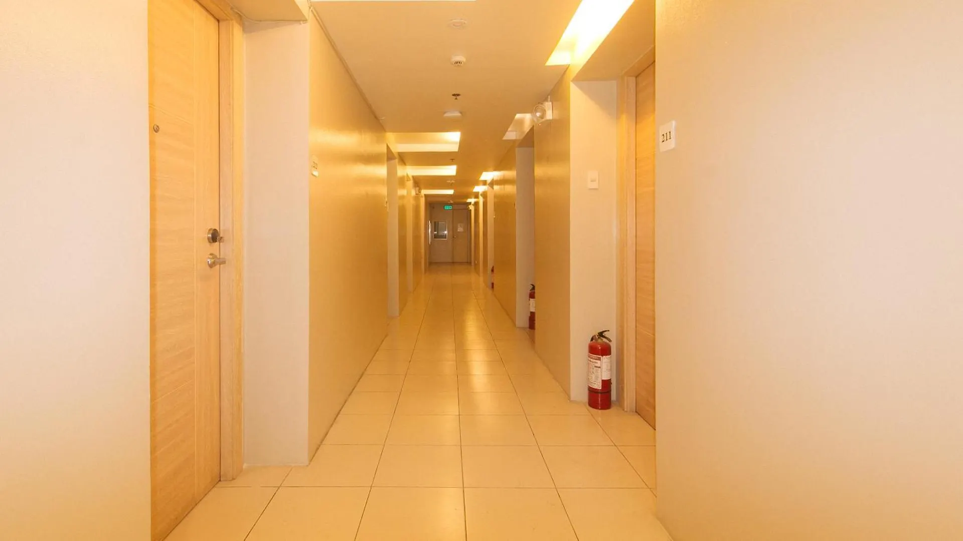 Reddoorz At Luxelite Suites Makati Manila Philippines