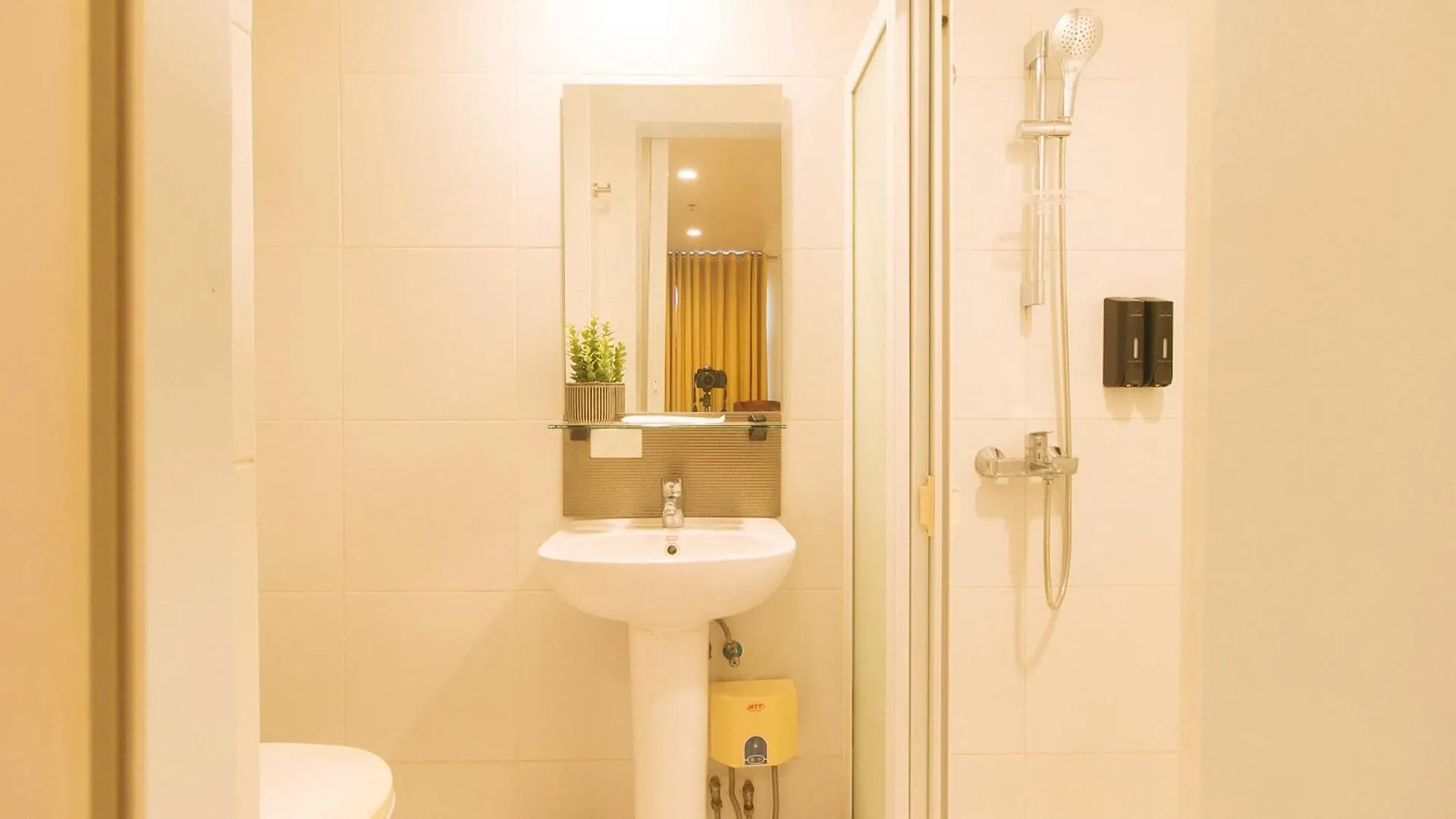 Reddoorz At Luxelite Suites Makati Manila Hotel