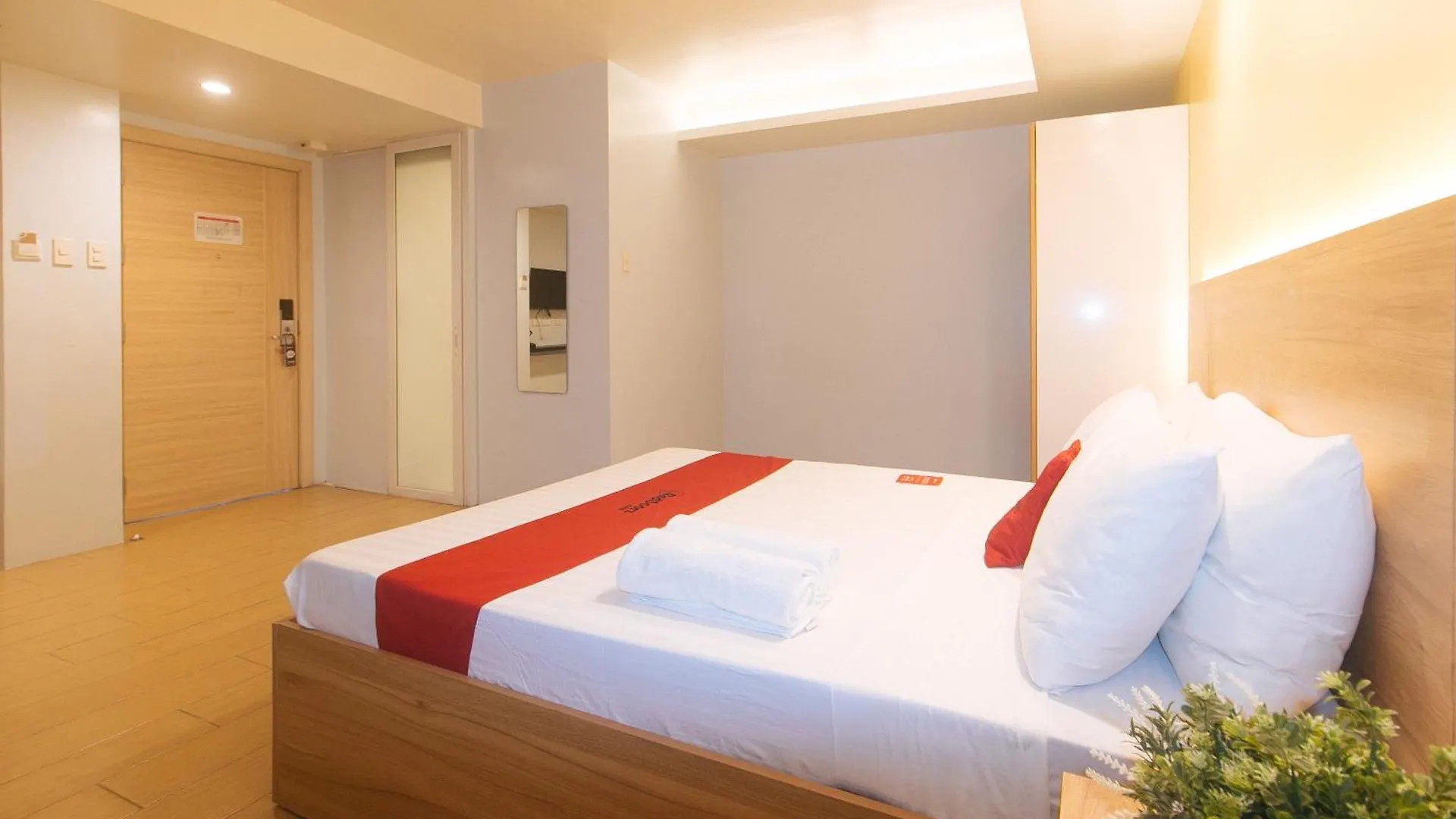 Reddoorz At Luxelite Suites Makati Manila Hotel