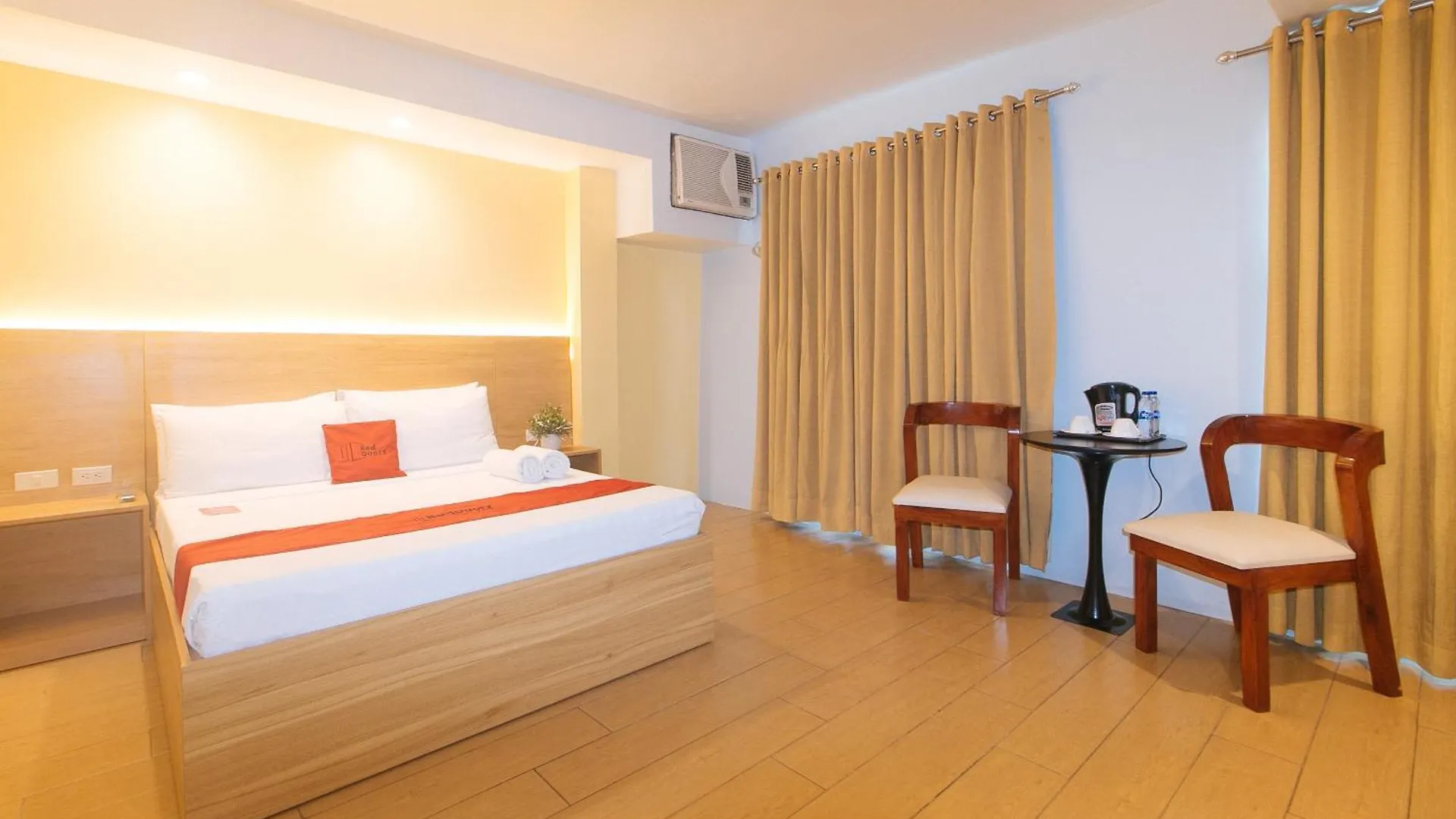Reddoorz At Luxelite Suites Makati Manila 2*,  Philippines